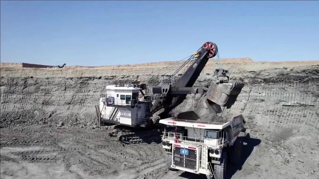 凿岩台车和锚杆台车的区是什么?