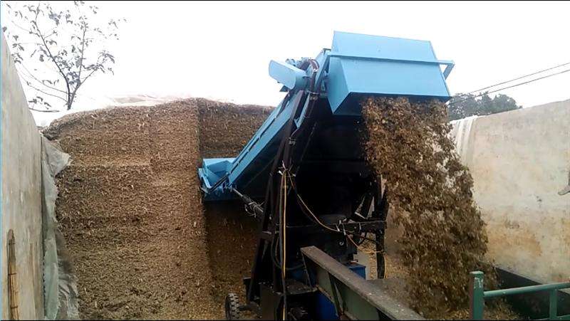 車載式（shì）青貯取料機