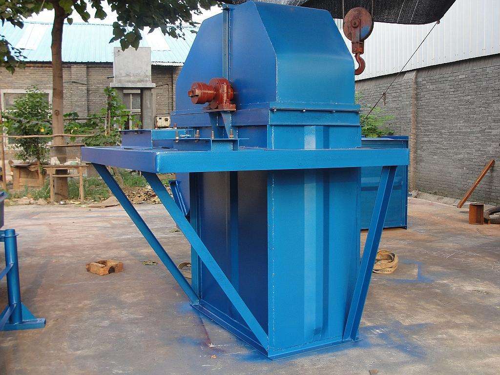 煤礦皮帶鬥式（shì）提升（shēng）機