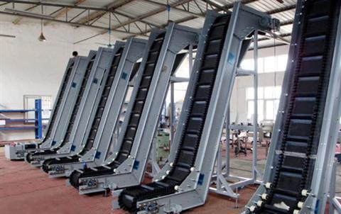 大傾角帶（dài）式輸送機