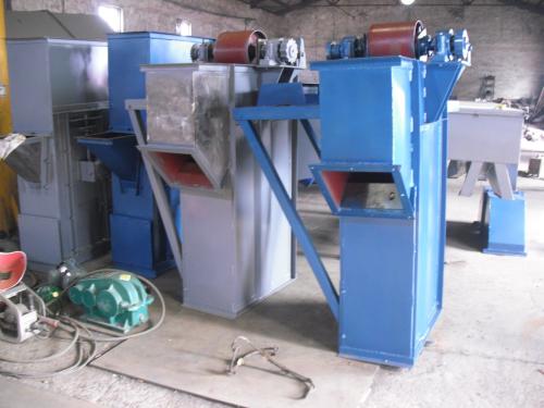 水（shuǐ）泥皮帶鬥式提升機