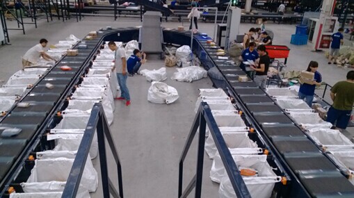 物流快（kuài）遞鏈板輸送機