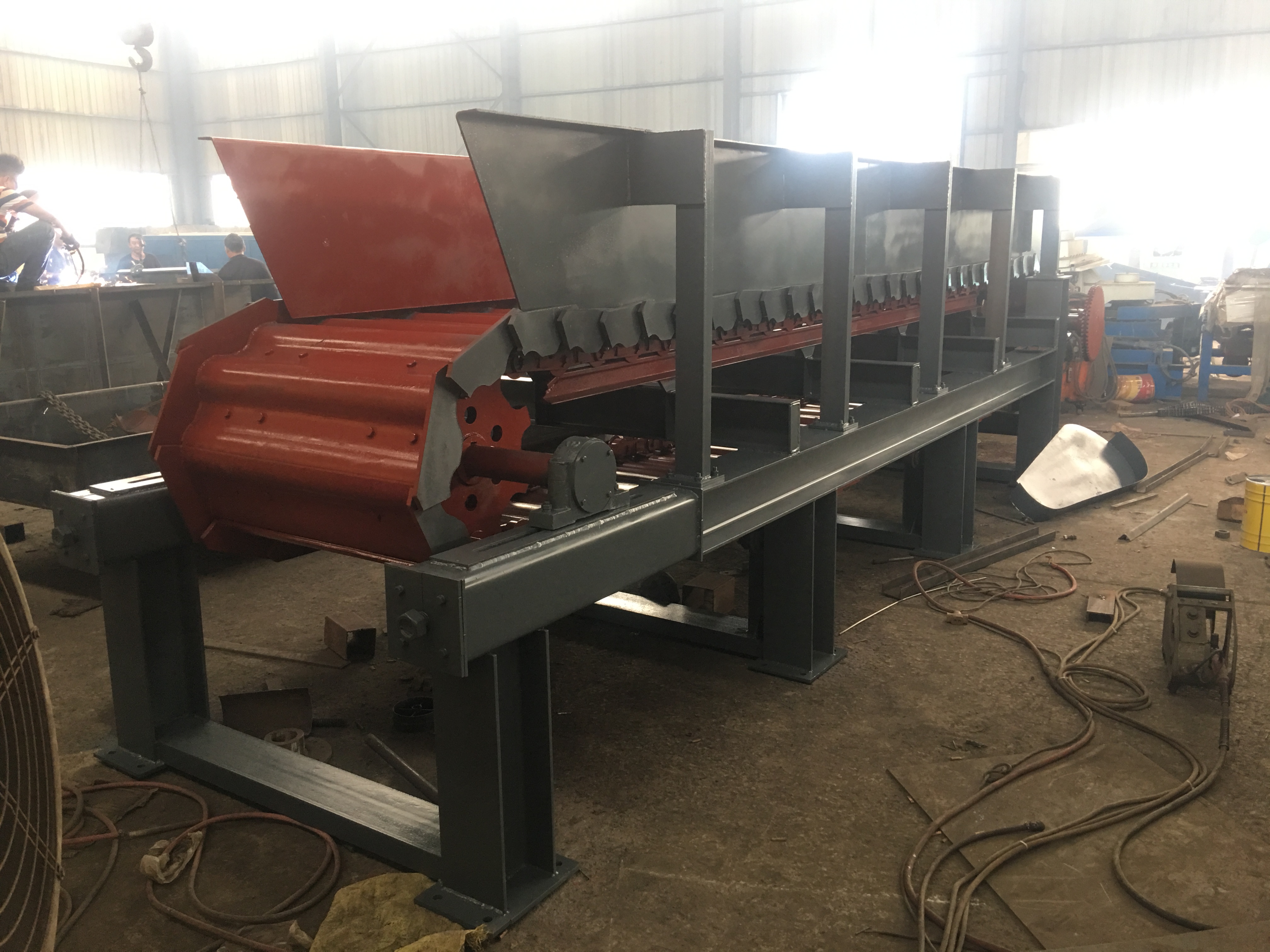 礦山鱗（lín）板輸送機的結構組成及參數選型