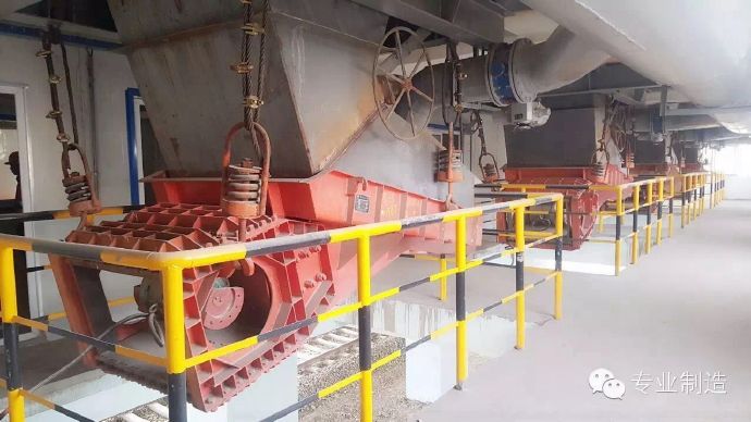 雙質體振（zhèn）動給料機吊裝式