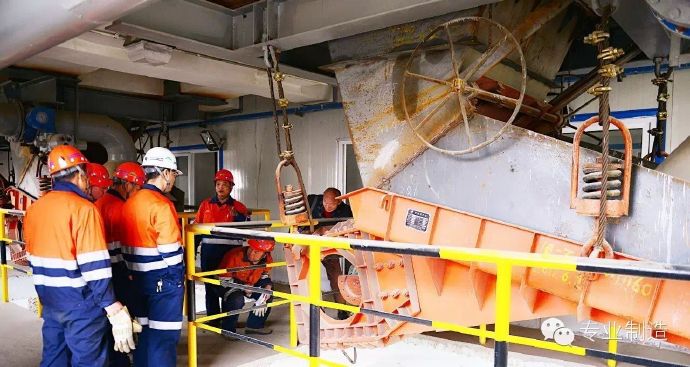 雙（shuāng）質體振（zhèn）動給料機使用現場