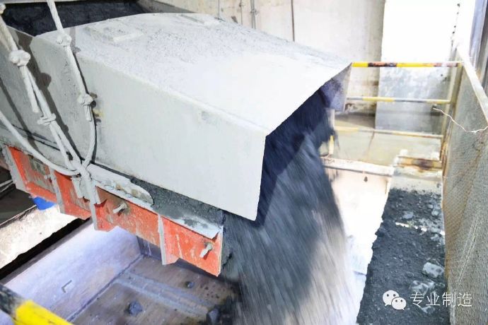 雙質體振動給料（liào）機