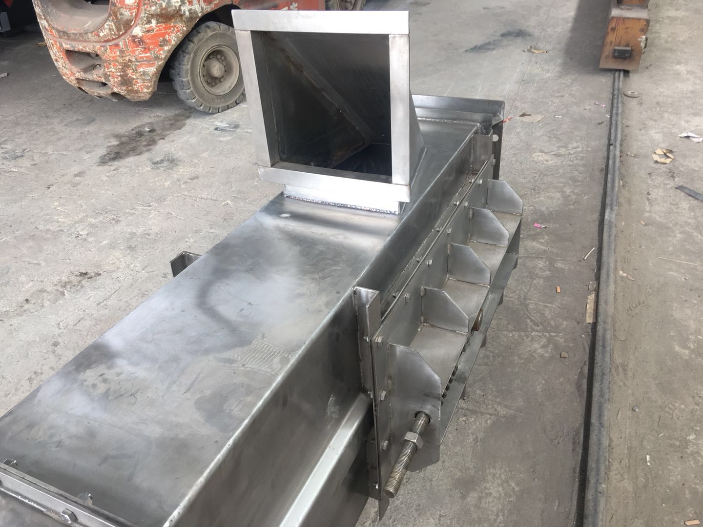 NE15不鏽鋼板鏈鬥提機廠家展示