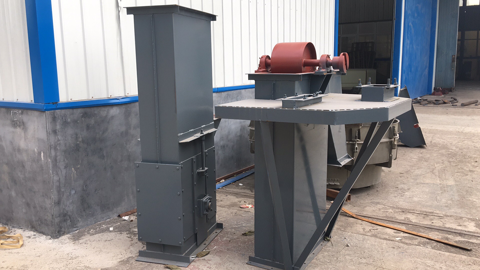 皮帶（dài）提升機廠家展示