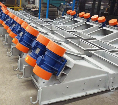 振動給（gěi）料機生產廠家多台展示（shì）