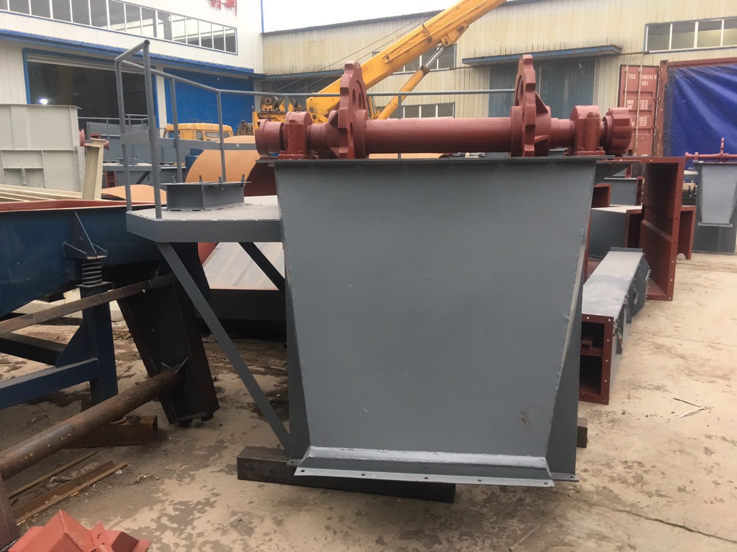 板(bǎn)鏈鬥式(shì)提升機 板鏈鬥式提(tí)升機