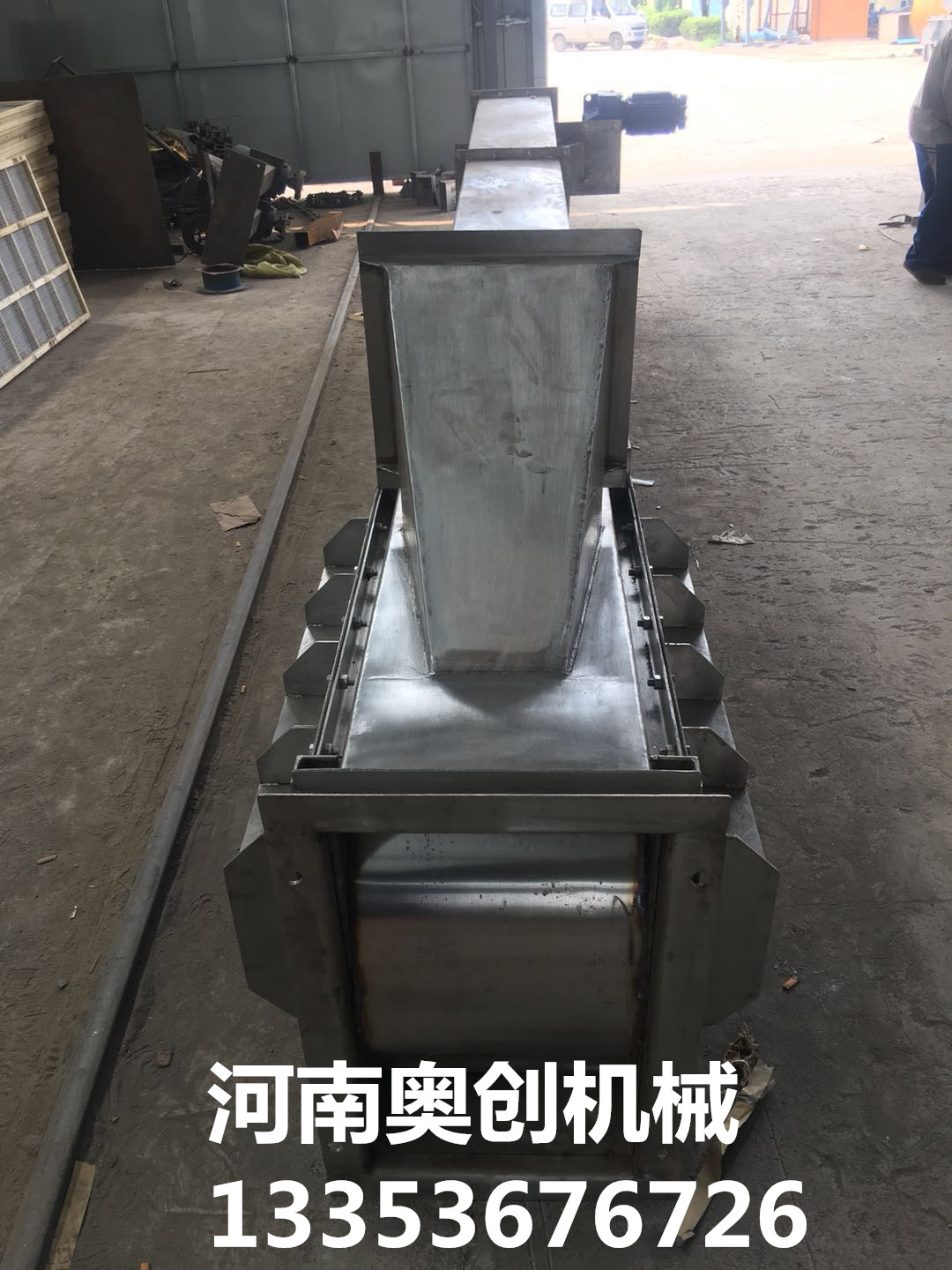 不鏽鋼板鏈鬥（dòu）式（shì）提升機展示