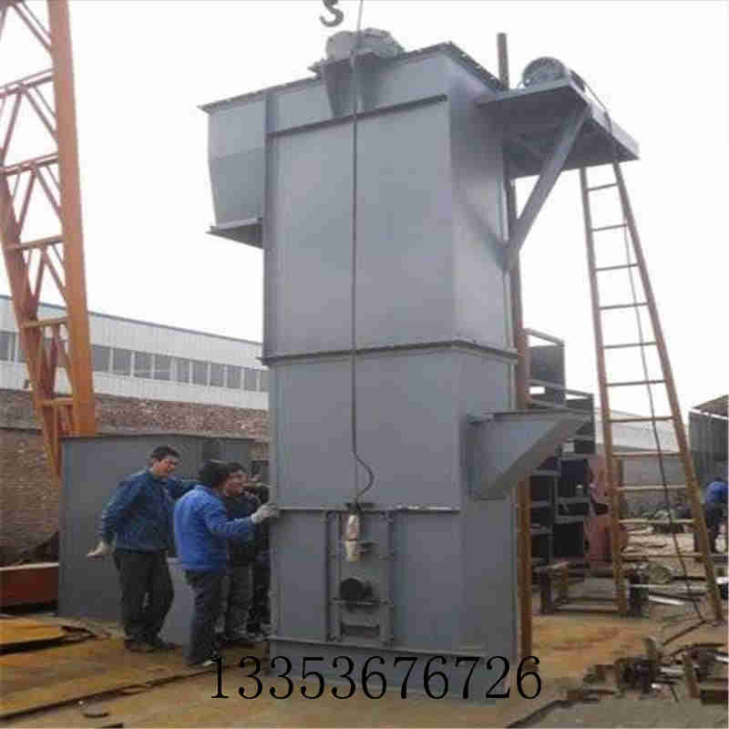 鬥式提升機安裝(zhuāng)現(xiàn)場 鬥式提升機安(ān)裝(zhuāng)現場