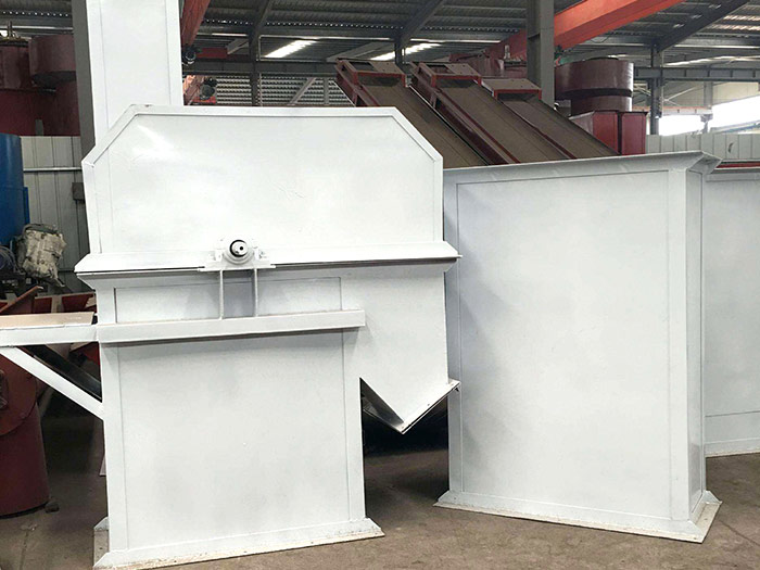 高效提（tí）升的鬥式混凝土提升（shēng）機-混凝土料倉螺旋配套廠（chǎng）家