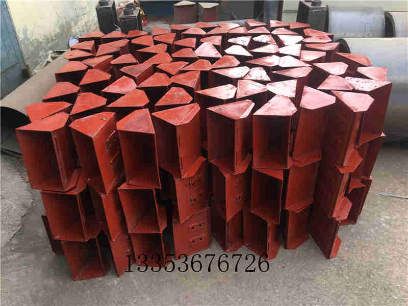 維（wéi）護鬥式提升機的料鬥等（děng）配件要定期清理