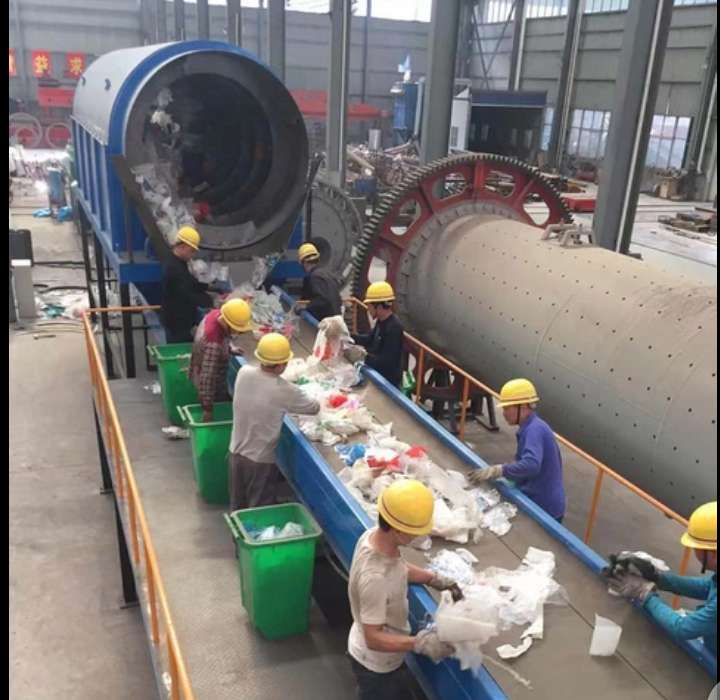 垃圾（jī）處理滾筒篩使用現場