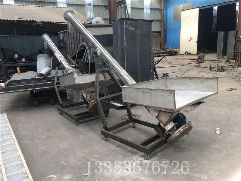 河南91官网移動式(shì)螺旋輸送機1 河南91官网(chuàng)移動式螺旋輸送機1