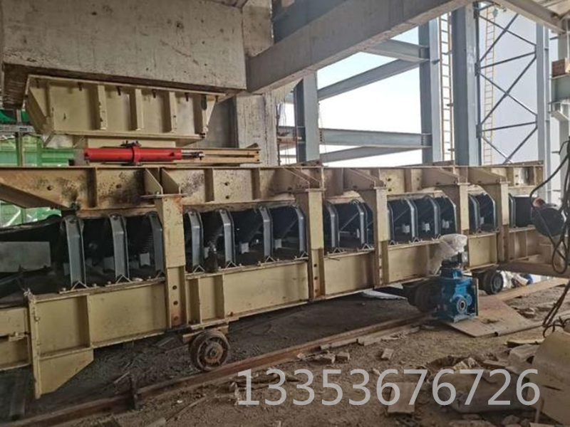 重（chóng）型帶式給礦機