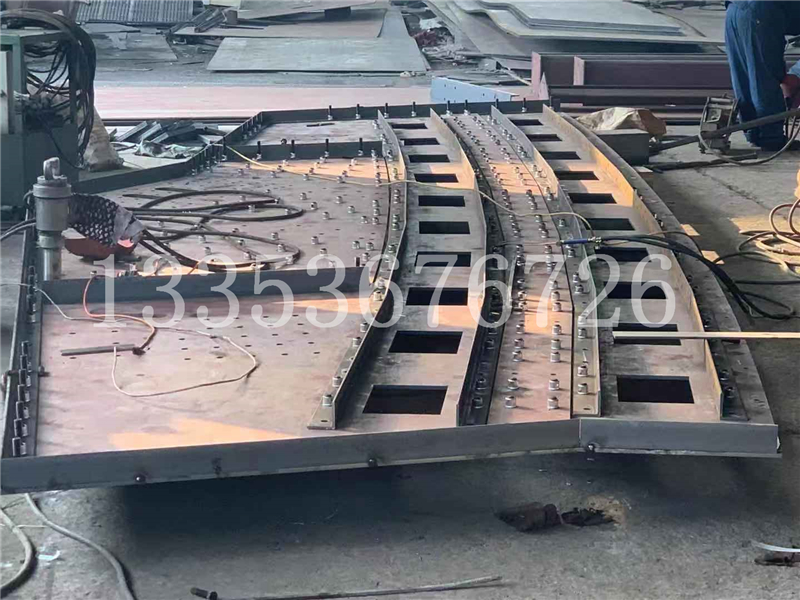 海綿鈦弧（hú）形弛張篩側板（bǎn）