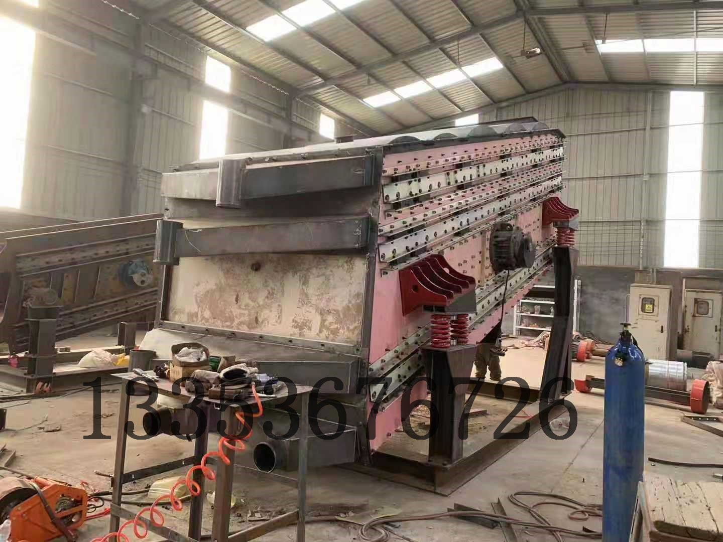 三層鈣粉撞（zhuàng）擊弛張篩分機