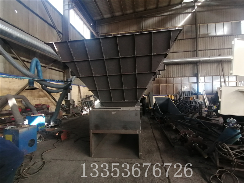 料倉式一體板式喂料機 料倉式一(yī)體板式喂料(liào)機