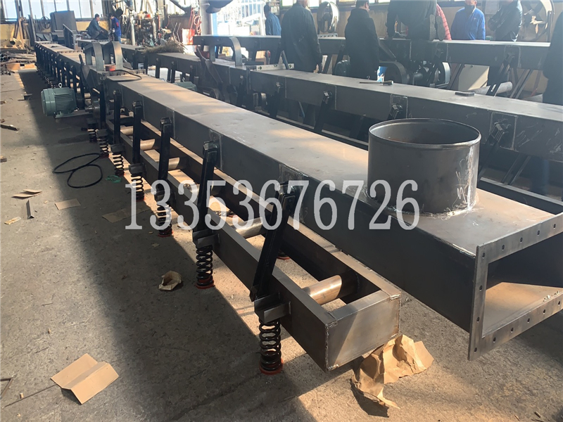 封閉（bì）式振動輸送機4