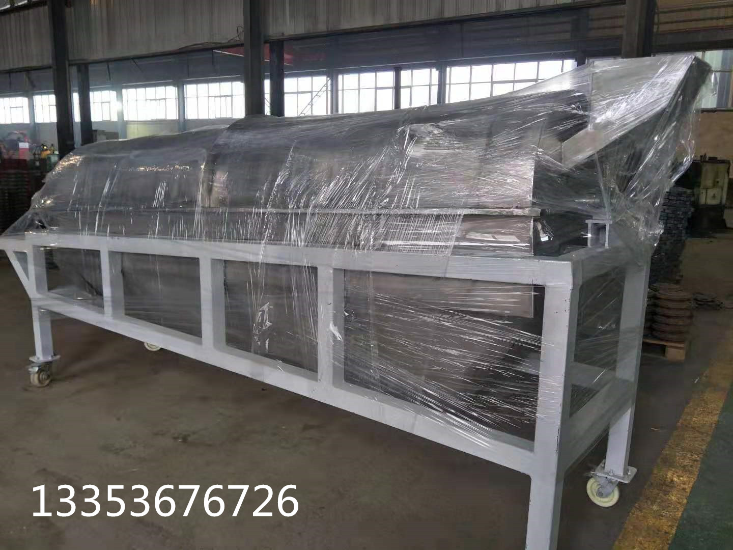 滾筒篩（shāi）概述 滾筒篩是根據物料的顆粒大小進行分級（jí）處理（lǐ）的一種篩分設備，又被稱為滾筒篩（shāi）分（fèn）機，因工藝布置簡單，被廣泛應用（yòng）於礦山、建（jiàn）材、交通、能源、化工等行業的產品分（fèn）級。常用在中、細粒物（wù）料的分級篩分（fèn）。