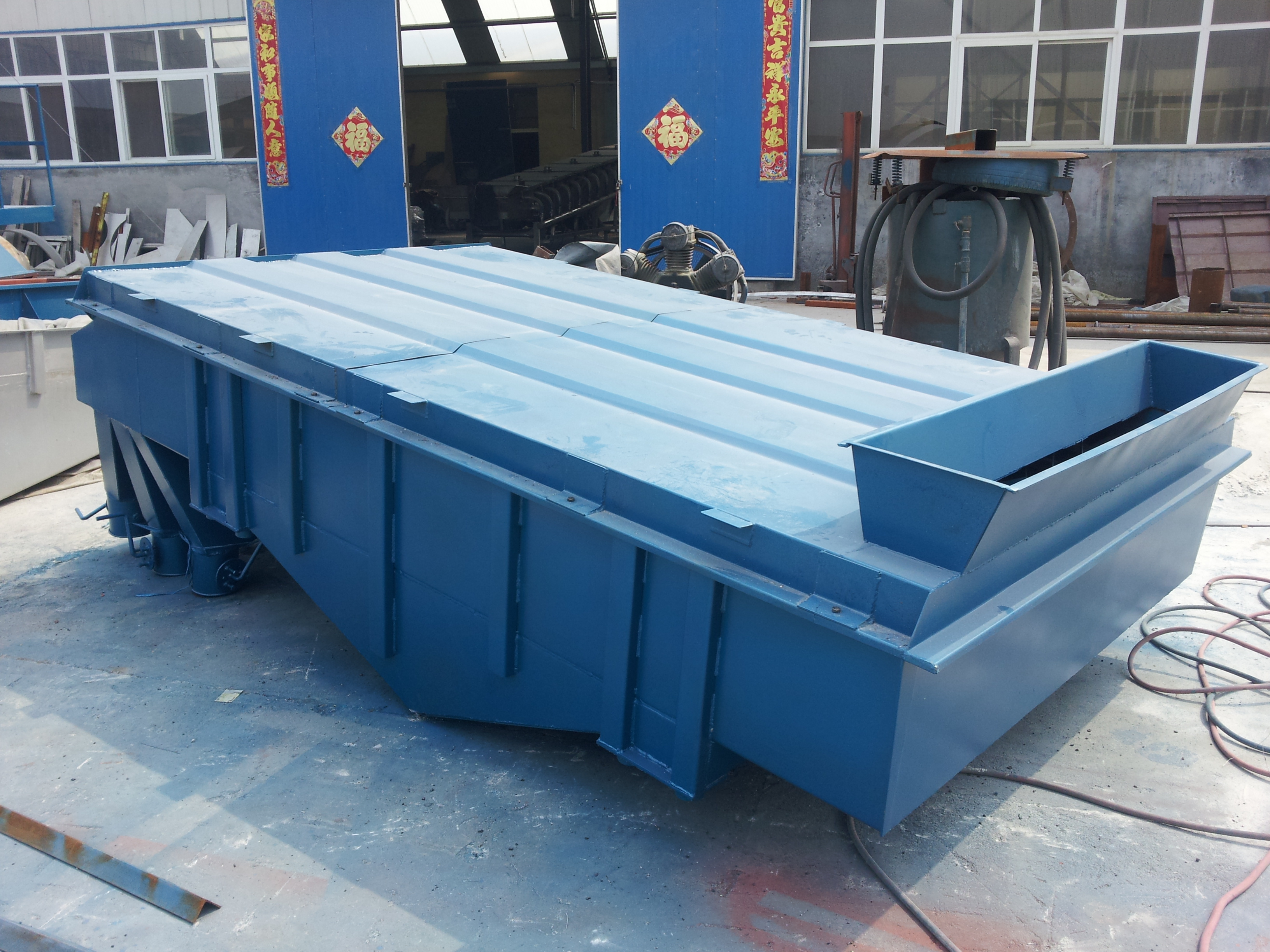 礦用（yòng）直線振動篩怎麽運輸