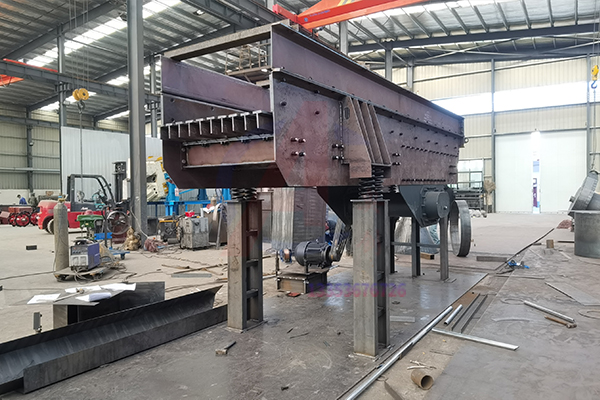 礦山（shān）重型階梯式棒條篩