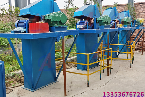 膠帶鬥式提升機